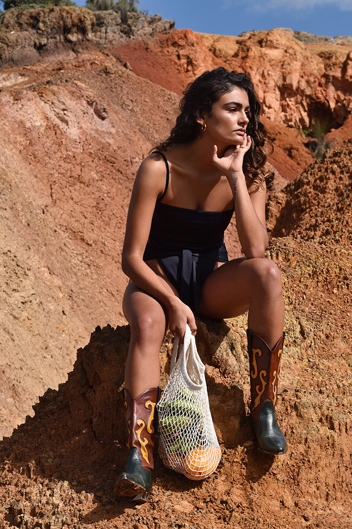 Isla One Piece in Black